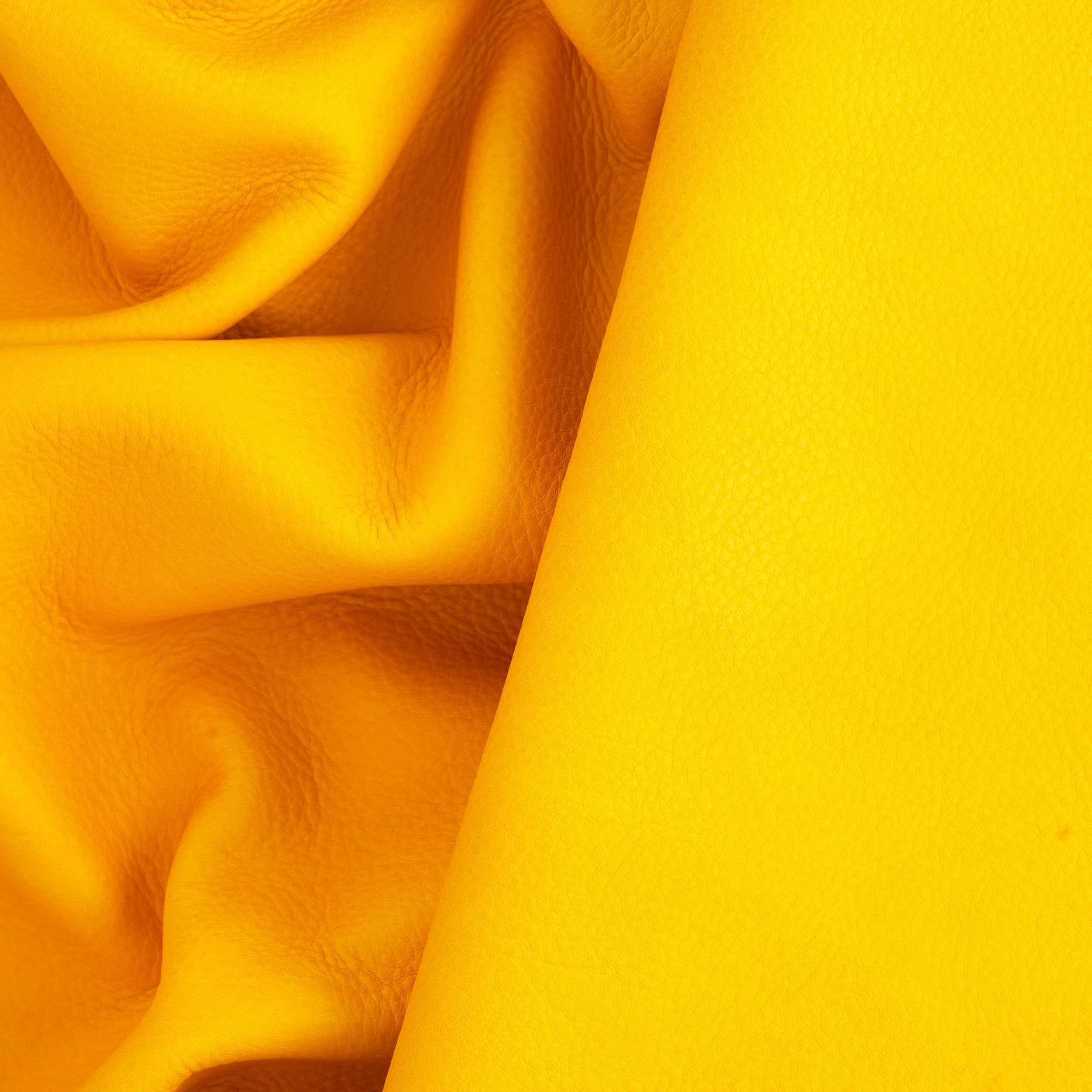 Vibrant Dyed Veg-Tan Double Shoulder - Image 31